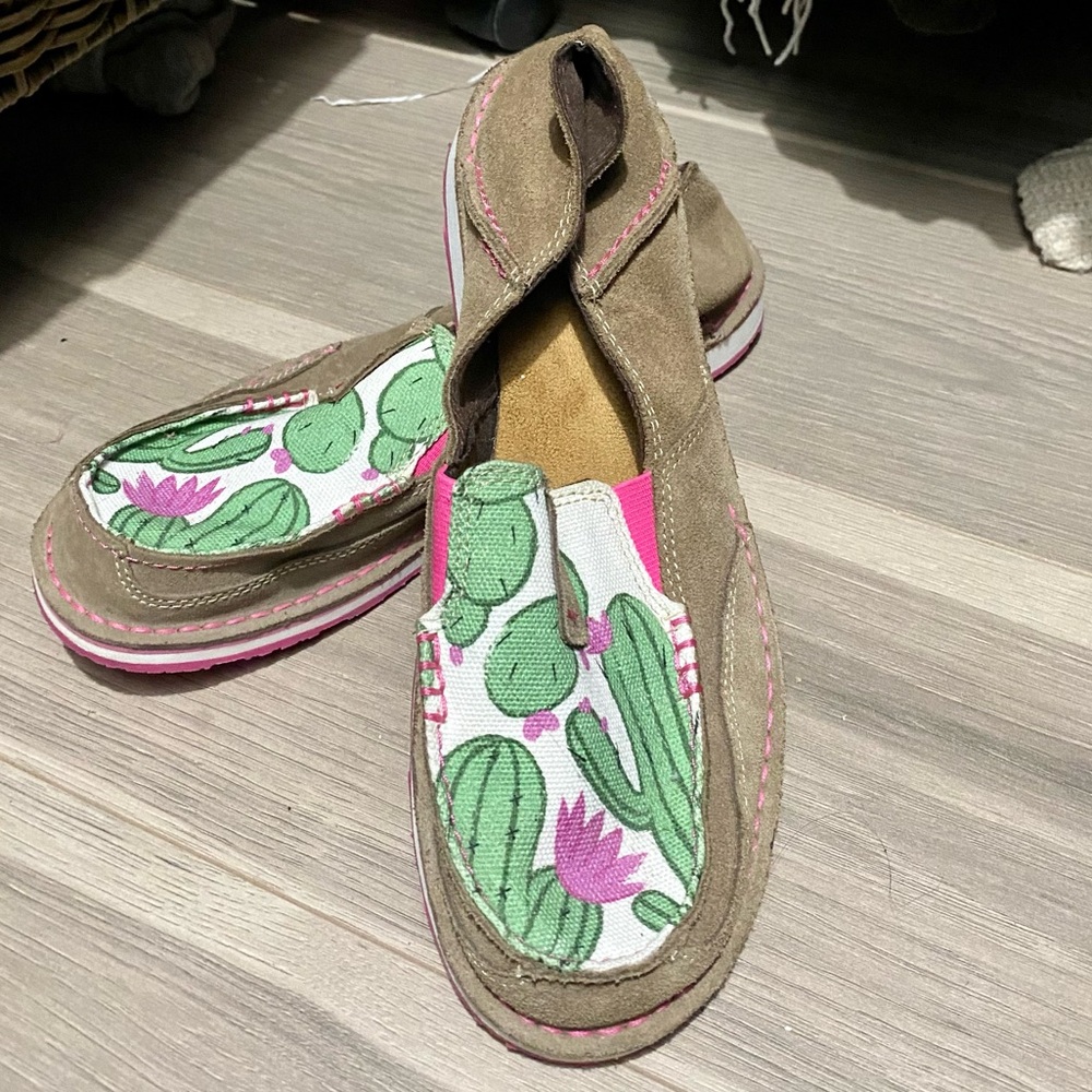 Ariat slip on cactus loafers
